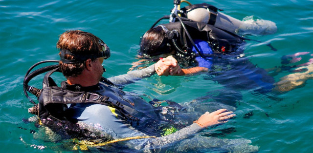 Mergulho de Batismo em Porto Seguro: sua Primeira Vez Embaixo d'Água
