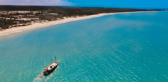 Escuna Pirata: Como é o Passeio Mais Divertido de Porto Seguro