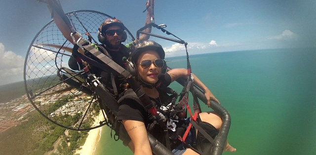 Voo de Paramotor em Porto Seguro: a Orla Vista do Céu