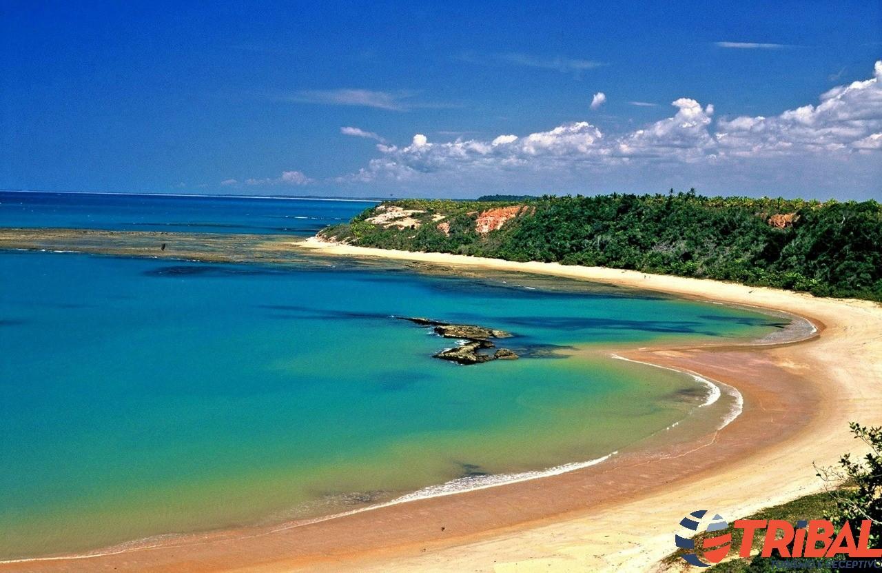 Vista panorâmica das falésias e praias de Arraial d